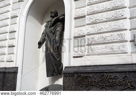 Kyiv, Ukraine - October 1, 2022: Monument To Taras Shevchenko Near National Museum Of Taras Shevchen