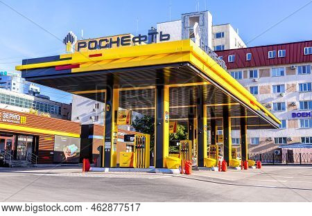 Samara, Russia - October 1, 2022: Rosneft Gas Station. Rosneft Is One Of The Largest Russian Oil Com