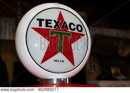 Bordeaux , Aquitaine  France - 01 10 2022 : Texaco Gas Station Sign Text And Logo Brand From Chevron