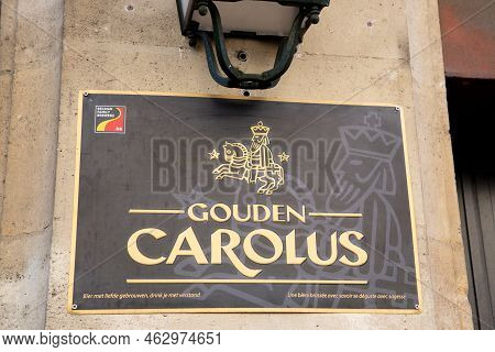 Bordeaux , Aquitaine  France - 01 10 2022 : Gouden Carolus Classic Beer Sign Logo On Restaurant Bar 