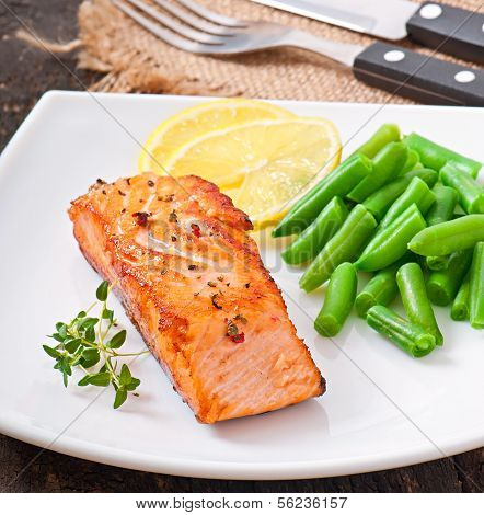 Grilled salmon and green beans