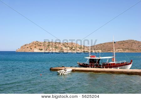 Ferry-boat para a ilha de Spinalonga