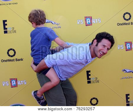 LOS ANGELES - NOV 16:  Mark Feuerstein at the PS Arts Express Yourself Benefit at the Barker Hanger on November 16, 2014 in Santa Monica, CA