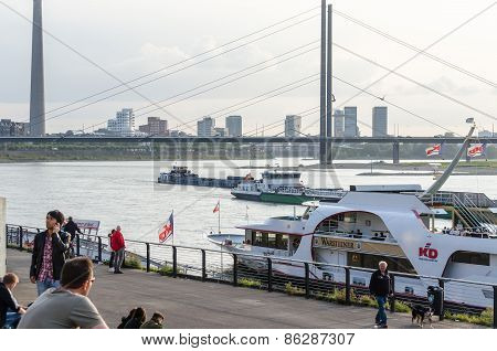 Düsseldorf Atlstadt.die Shore Promenade