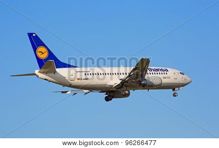 ZURICH - JULY 18: Boeing-737, Lufthansa landing in Zurich after short haul flight on July 18, 2015 in Zurich, Switzerland. Zurich airport is home for Swiss Air and one of the biggest European hubs.