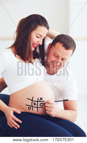 Funny Moment Of Boyfriend Playing A Tick-tack-toe Game On His Girlfriend's Pregnant Belly