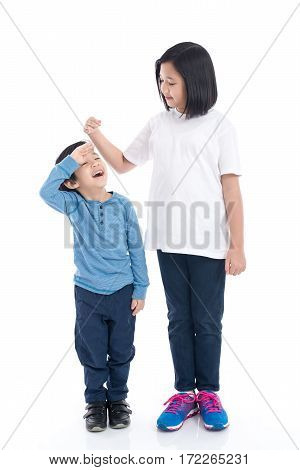 Asiangirl measures the growth of her brother