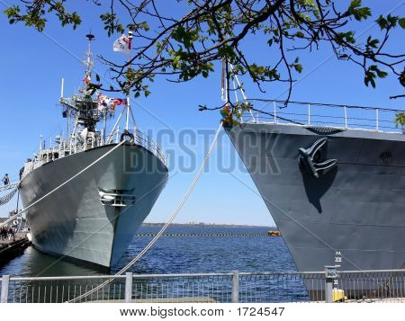 Two Warships  60921	