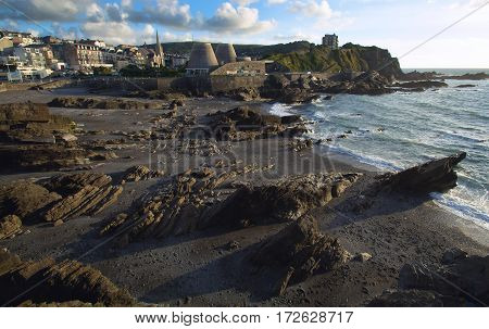 Ilfracombe town. View from Capstone Hill. Clouds in the blue sky. Clear weather. The evening sun. Low tide. North Devon. UK