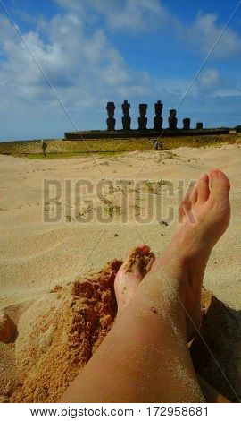 Playa de arena blanca en Isla de Pascua, Chile
