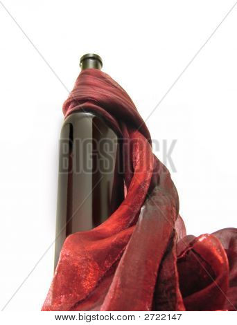 Bouteille et foulard rouge