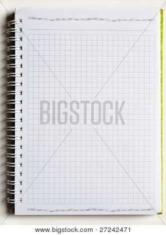 cahier reliure spirale sur blanc