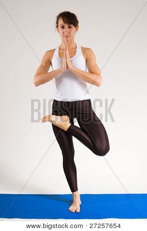 Set von jungen attraktiven Yoga Girl tun Exericise. 7 von 116