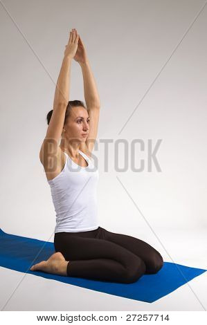 Set von jungen attraktiven Yoga Girl Übung zu tun. 24 von 114