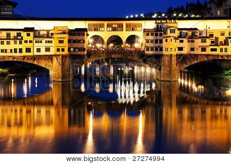 Ponte Vecchio nad rzeką Arno we Florencji, Włochy