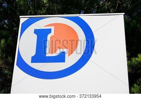 Bordeaux , Aquitaine / France - 11 13 2019 : Leclerc Sign Shop Supermarket Brand Logo E.leclerc Stor