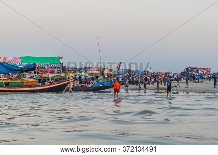 Pasur, Bangladesh - November 13, 2016: Boats At The Beach At Dublar Char Dubla Island From Pasur Riv