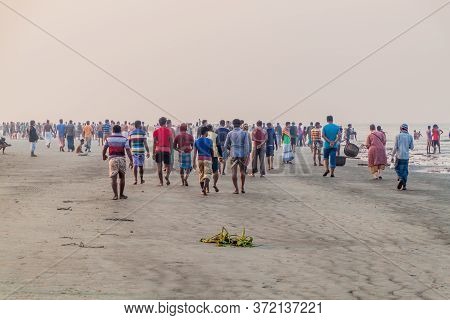Dublar Char, Bangladesh - November 14, 2016: People On A Beach During Rash Mela Festival At Dublar C