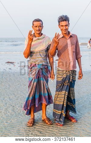Dublar Char, Bangladesh - November 14, 2016: Hindu Devotees On A Beach During Rash Mela Festival At 