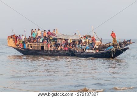 Dublar Char, Bangladesh - November 14, 2016: Hindu Pilgrims On Their Boat During Rash Mela Festival 