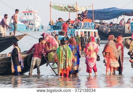 Dublar Char, Bangladesh - November 14, 2016: Hindu Pilgrims Board Their Boats During Rash Mela Festi