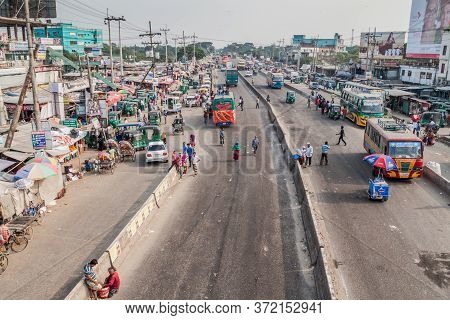 Sonargaon, Bangladesh - November 21, 2016: Traffic On N1 Road In Sonargaon Town, Bangladesh