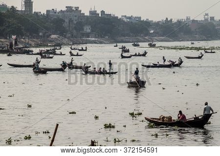 Dhaka, Bangladesh - November 22, 2016: Small Wooden Boats At Buriganga River In Dhaka, Bangladesh
