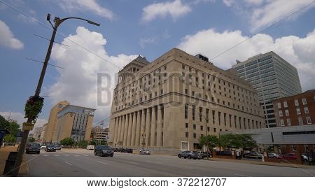 Carnahan Courthouse St. Louis City Circuit Court - St. Louis, Usa - June 19, 2019