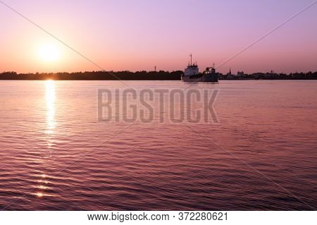 River,chao Phraya River In The Evening When The Sunset.chao Phraya River,samutprakarn, Thailand