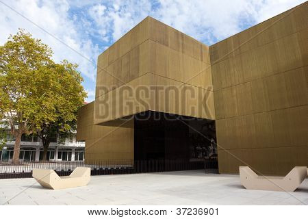 GUIMARAES - 18 septembre: « Plataforma das Artes » est le premier bâtiment à Guimaraes exclusivement dedi