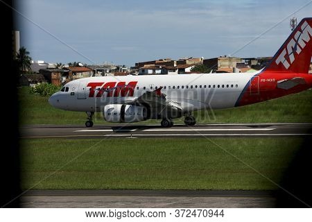Salvador, Bahia / Brazil - Ilheus, Bahia / Brazil - February 29, 2012: Air Lines A-319 Of Tam Linhas