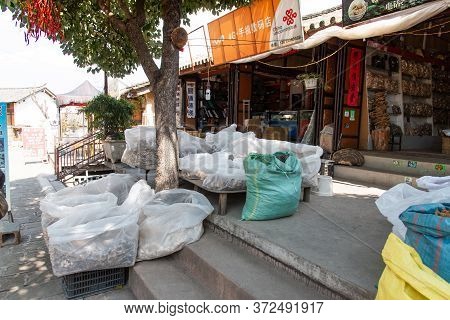 February 2019. Shaxi. Halfway Between Dali And Lijiang, Between The Fields And Mountains Of Yunnan, 