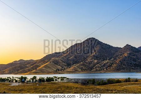  The lake Kaweah is water reservoir on Kaweah river beneath Sierra Nevada mountains, California, USA. Brilliant sunset time