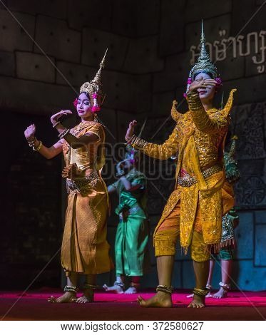 Siem Reap,cambodia - 28.06.2017 :a Group Of Aspara Dancers Were Performing At A Public Perform In Si
