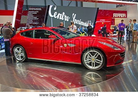 Genève - 8 marts: The Ferrari FF udstillet på 81 International Motor Show Palexpo-Genève på M