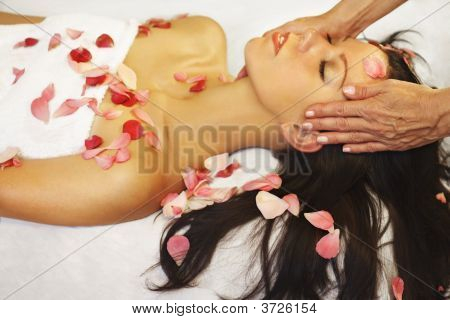 Yüz masajı ve aromaterapi