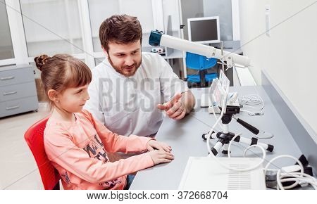 Orthoptics. Pleoptics. Doctor Explains How To Use Ophthalmic Equipment.