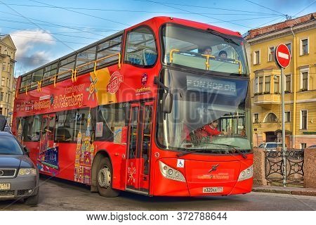 Russia, Saint Petersburg 13,10,2015
 Bus For Tourists In The Center  Of St. Petersburg