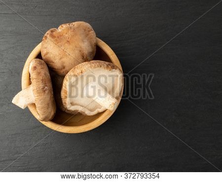 Fresh Shiitake Mushrooms, Raw Shitake, Healthy Organic Asian Fungi
