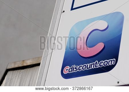 Bordeaux , Aquitaine / France - 12 12 2019 : Cdiscount Logo Sign Brands Cheaper E-commerce In France
