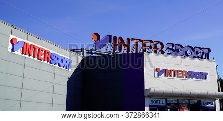Bordeaux , Aquitaine / France - 01 24 2020 : Intersport Logo Group Store Sign International Shop Spo