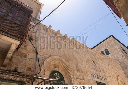 Jerusalem, Israel, June 13, 2020 : Old Buildings On Shaar Shalshelet Street In The Arab Quarter In T