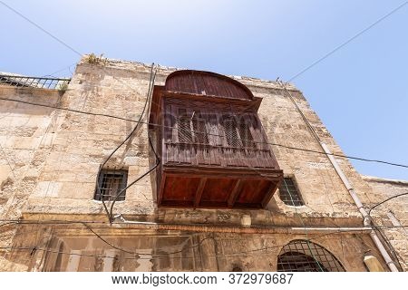 Jerusalem, Israel, June 13, 2020 : Old Buildings On Shaar Shalshelet Street In The Arab Quarter In T