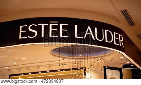 Kuala Lumpur, Malaysia - December 04, 2022: Estee Lauder Brand Retail Shop Logo Signboard On The Sto