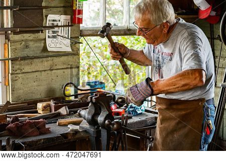 Cumberland Me, Usa - September 22, 2019: Blacksmith Is Using Hammer To Forge Metalblacksmith Is Usin
