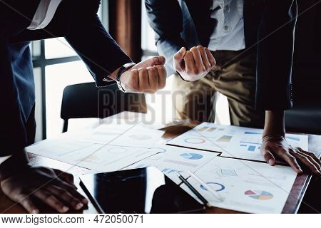 Group Of Business People Of The Company Convened To Congratulate The Number Of Marketing Sales This 