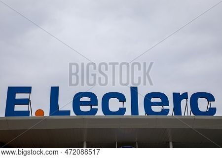 Bordeaux , Aquitaine  France - 02 27 2023 : E Leclerc Logo Brand Store Wall Supermarket E.leclerc Hy
