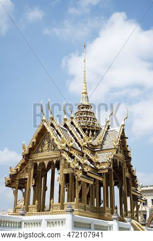 Phra Tinang Aporn Phimok Prasat Pavilion In The Grand Palace In Bangkok. The Palace Has Been The Off