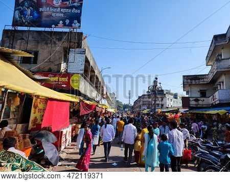 Tuljapur,india- October 28th 2022; Outside View Of Goddess Tulaja Bhavani Mata Temple, Crowd Of Devo