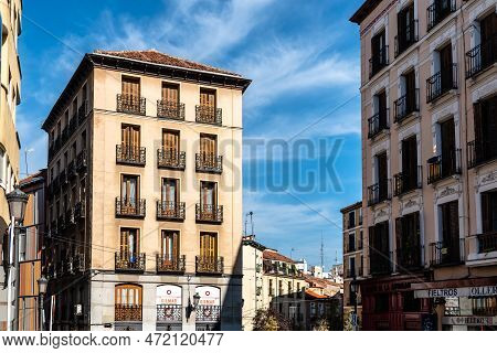 Madrid, Spain - November 1, 2020: Street View Of The Historic Center Of Madrid. Square Of Comandante